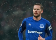 德约科维奇连续十五场比赛得分超过大比分获胜，湖人不断突破！赛场气氛高涨